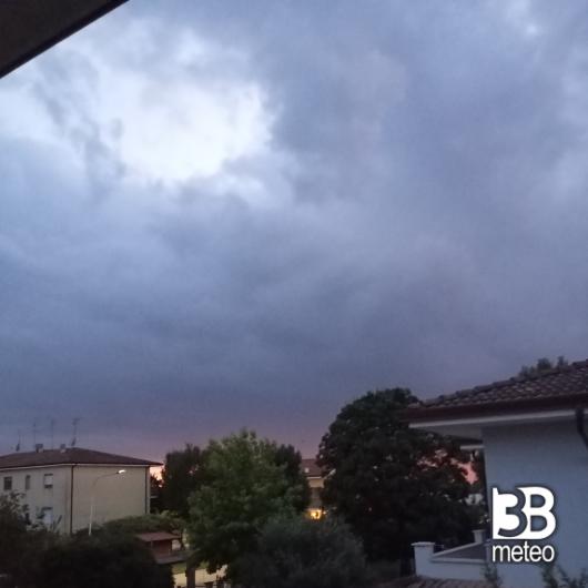 Temporale in vista a borgomantovano mn