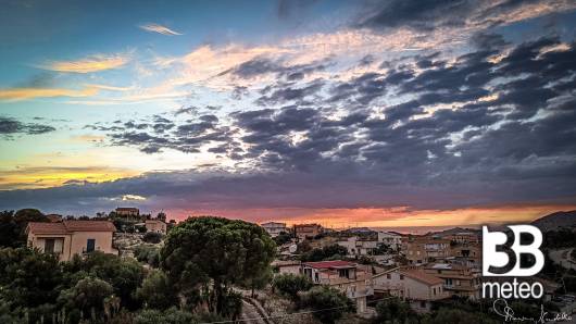 cielo variopinto dopo il tramonto. ph. francesco mondello.