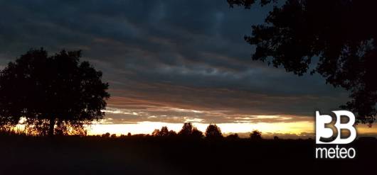 saluto del sole alle nubi
