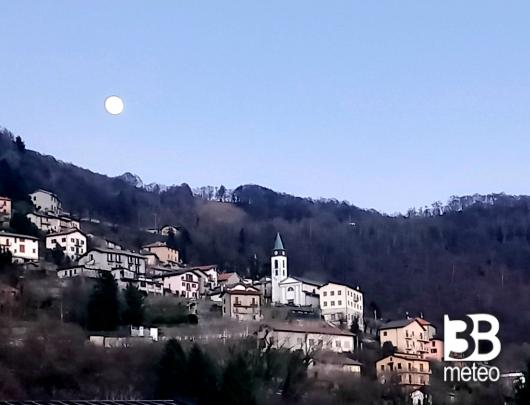 luna sopra Veleso