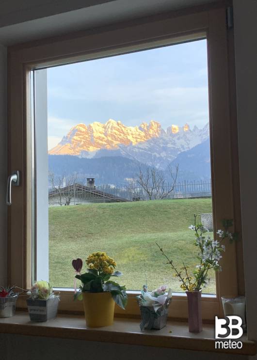 tramonto dalla finestra della cucina