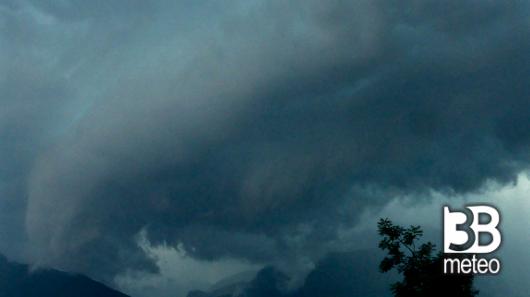 Nube temporalesca in rotazione