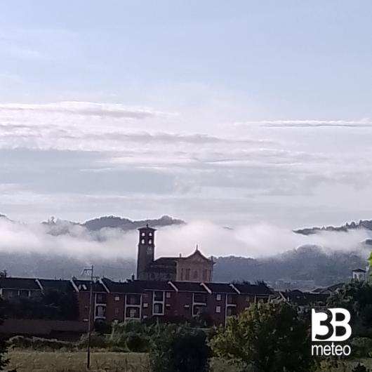 Chiesa parrocchiale al mattino dopo la pioggia