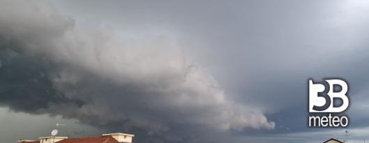 Shelf cloud e forte outflow a nichelino arriva la bufera