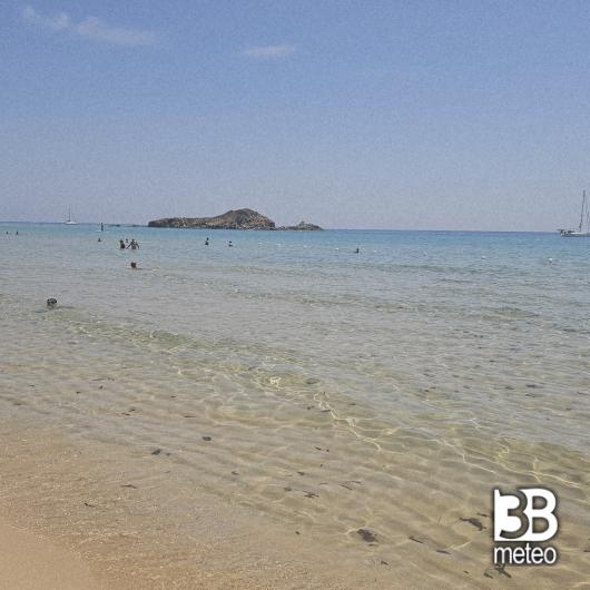 Anche la temperatura del mare. mto gradevole sicuramente 28 gradi non meno