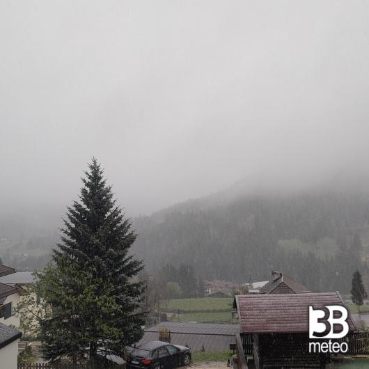 Inizio nevicata a la villa