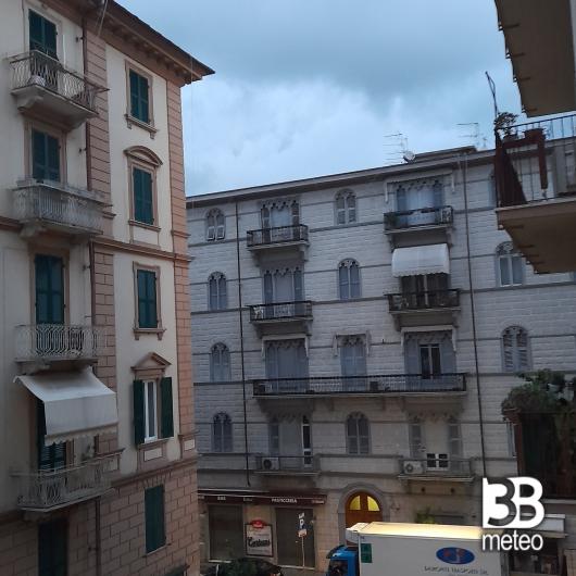 Nuvoloso  con pioggia