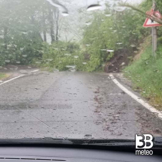 strada salita verso tonengo dasti.