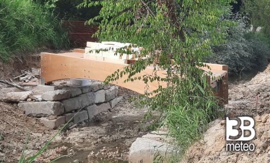 I lavori per il nuovo percorso da Ponte Felcino a Villa Pitignano proseguono...