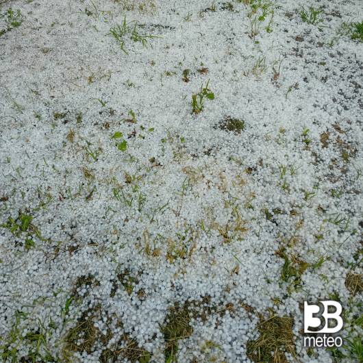 Forte temporale con copiosa grandinata