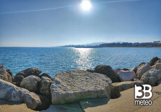 passeggiata sul mare