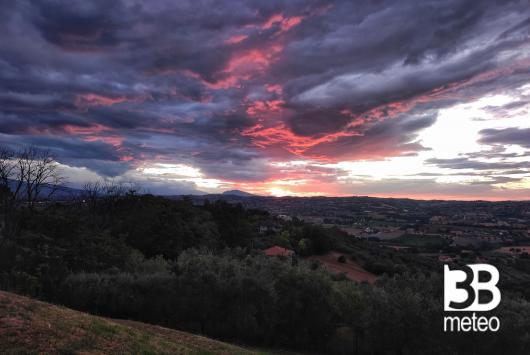 tramonto rosso di sera bel tempo si spera.