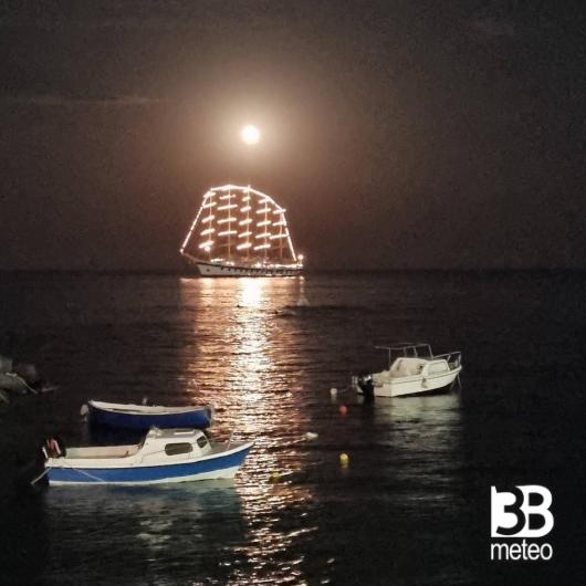 luna e clipper con gran pavese in baia giardini
