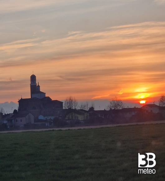 Tramonto con Sfondo Chiesa  Cremezzano di San Paolo