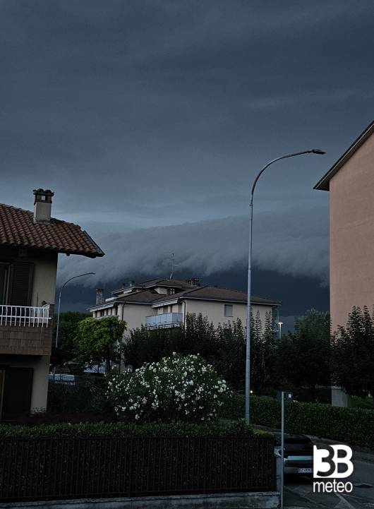 terribile tempesta in avvicinamento a Gorgonzola e zone limitrofe
