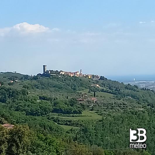 Castelnuovo  visto dalla panoramica per fosdinovo