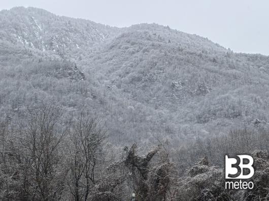 montagna innevata