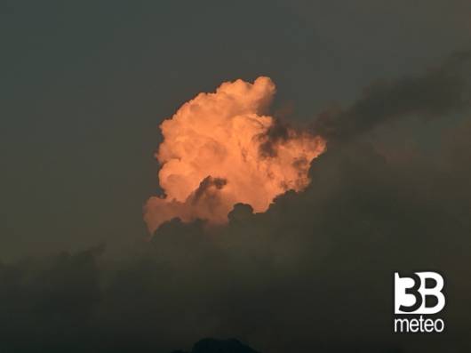 nuvola in tramonto