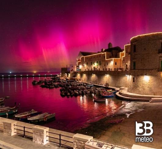 La meraviglia dell'Aurora Boreale sopra Giovinazzo Causata da una tempesta solare G5 l'11 maggio 2024
