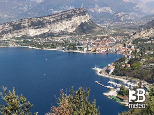 dal sentiero delle busatte vista dall'alto di torbole sull'alto garda