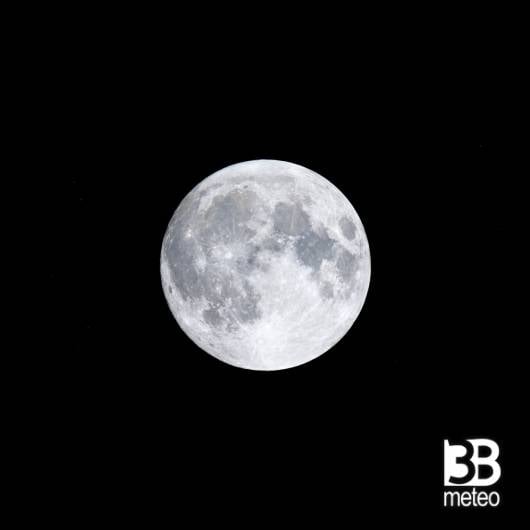 bella luna piena a Gravina in Puglia