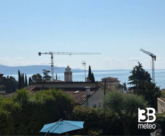 Gru per la ristrutturazione del grand hotel di gardone riviera