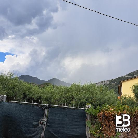 temporale sui monti davanti la mia abitazione