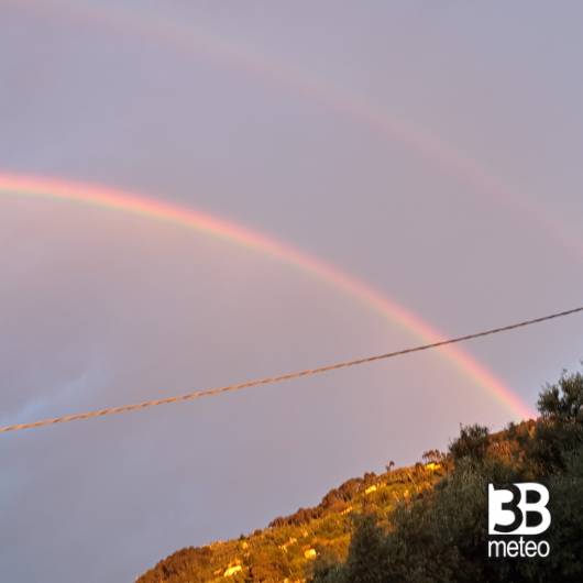 meraviglioso arcobaleno per tutti voi di 3b meteo da pietrasanta