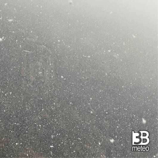 Sono in atto precipitazioni nevose diffuse e di forte intensita' con accumuli rapidi al suolo.