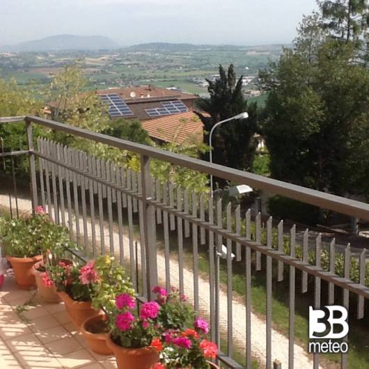 Balcone fiorito a Montelupone