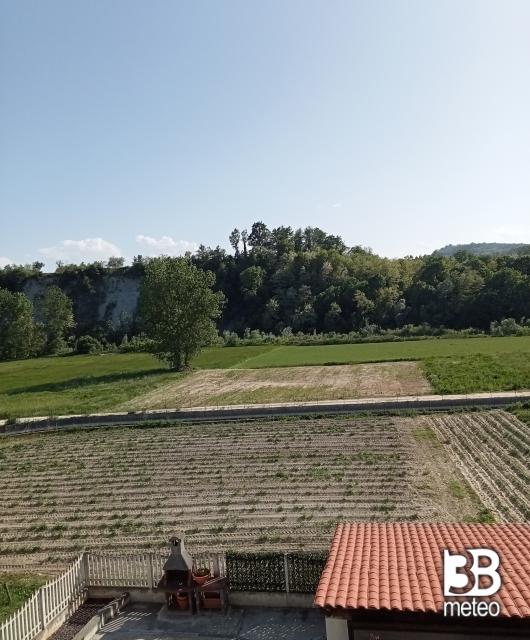 Ottimo pomeriggio a lesegno con cielo sereno e un po' di venticello temperature massima 28 gradi