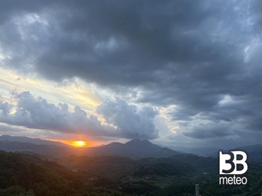 tramonto nuvoloso