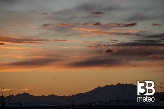 tramonto sul monte rosa del 01 aprile