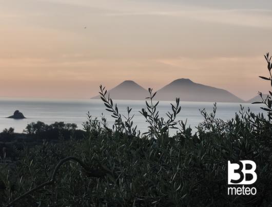 salina vista da patti marina