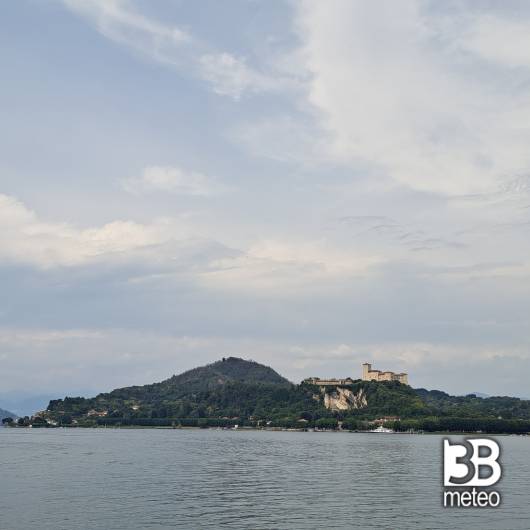 La rocca da lontano