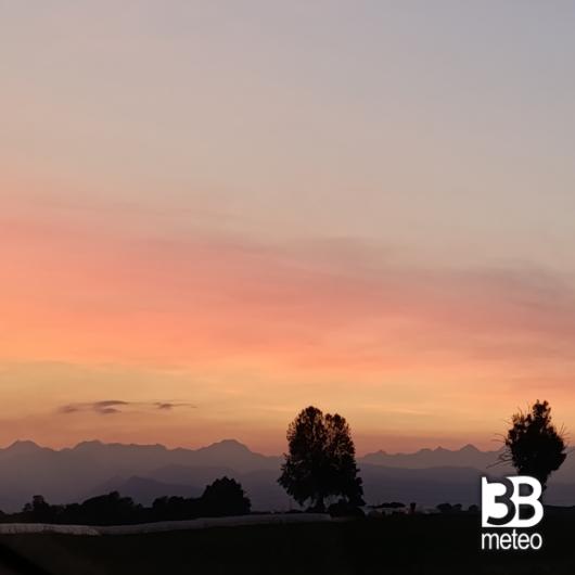 tramonto sui monti