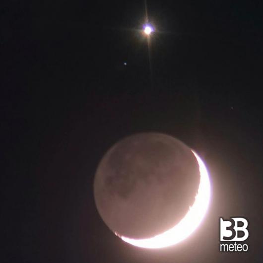 il bacio di venere alla luna