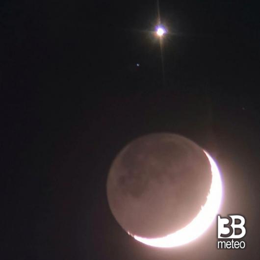 il bacio di venere alla luna