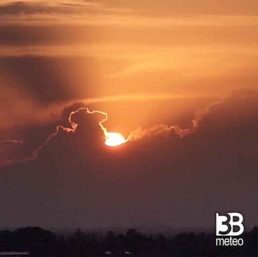 Ultimo tramonto primaverile...........