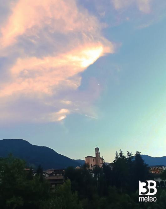 tramonto nel cielo di Borno
