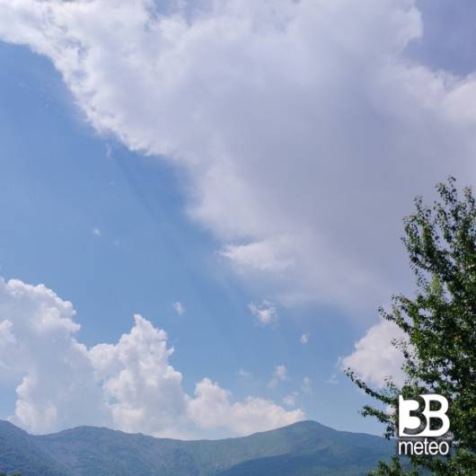 Bello con poche nuvole per adesso non piove e non tuona adesso