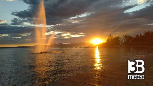 tramonto sul lago