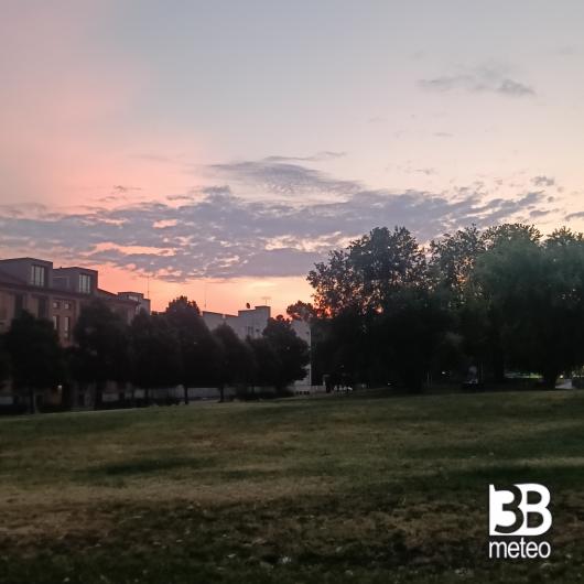L Alba di un ultimo gg della sett lavorativa per i coletti bianchi