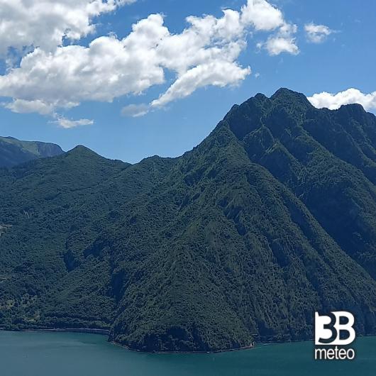 Lago e monti