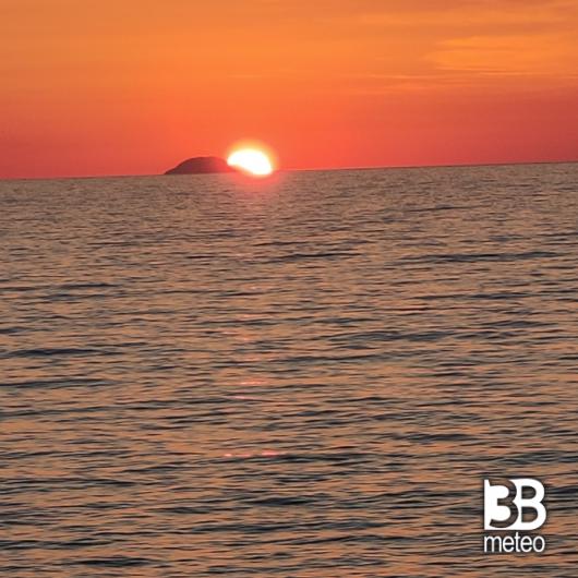 tramonto su filicudi
