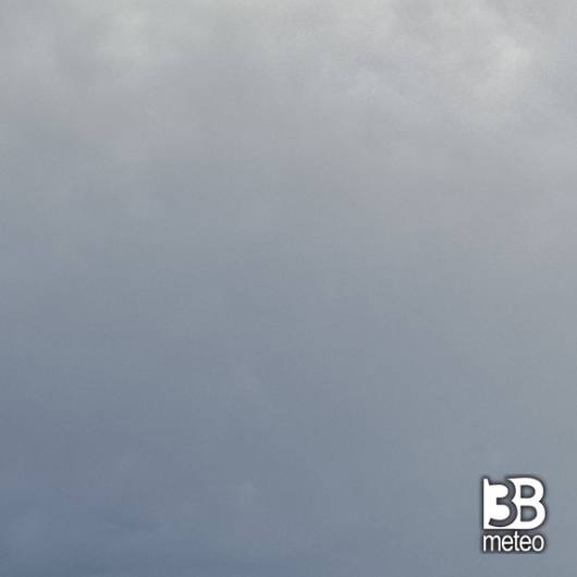 Piove leggermente no aria ne sole