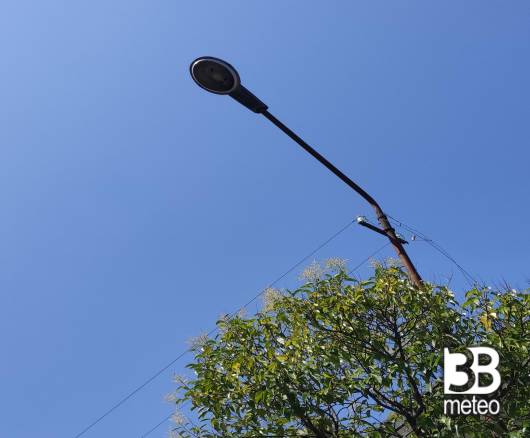 cielo meravigliosamente sereno oggi a Tavagnacco con temperature per ora stupende. i miei attimi speciali Adry