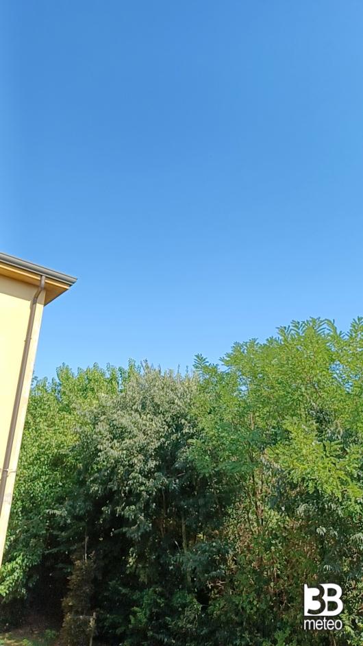 Cielo azzurro niente temporale alle 11 come da previsione di ieri