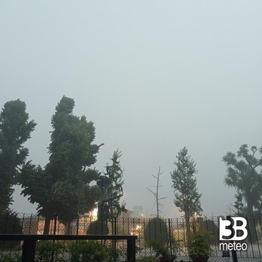 Acqua e vento sembra nebbia