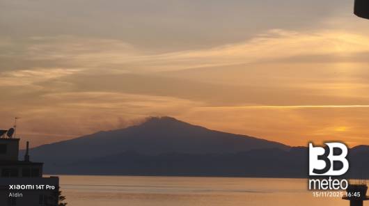 etna vista da reggio calabria